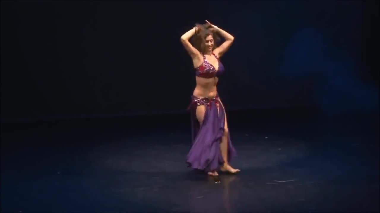Превод * Makis Xristodopoulos - Aneva Sto Aytokinito Tsifteteli - Belly Dance