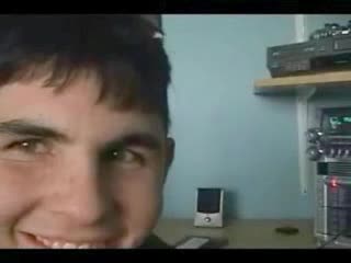 Извратеняк Прави Идиотщини И Пърди Пред Камерата на Компа