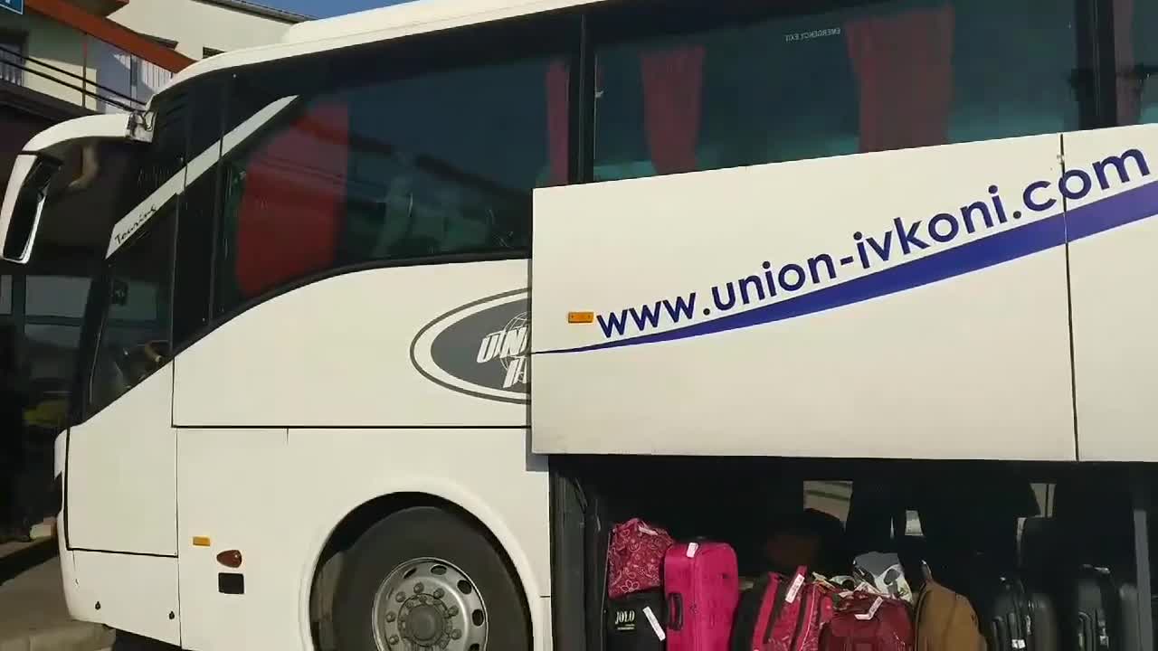 Автобус с напукано стъкло