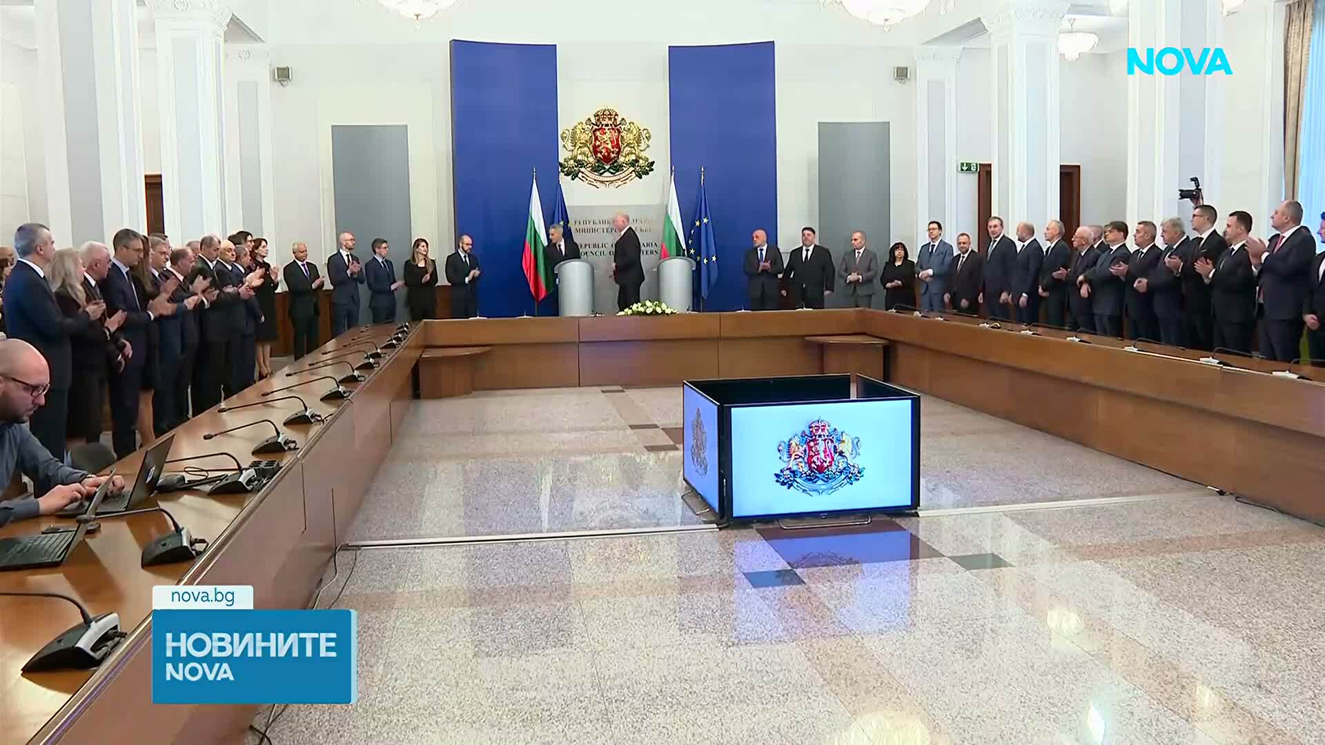 Правителството на Росен Желязков предаде властта на служебния кабинет