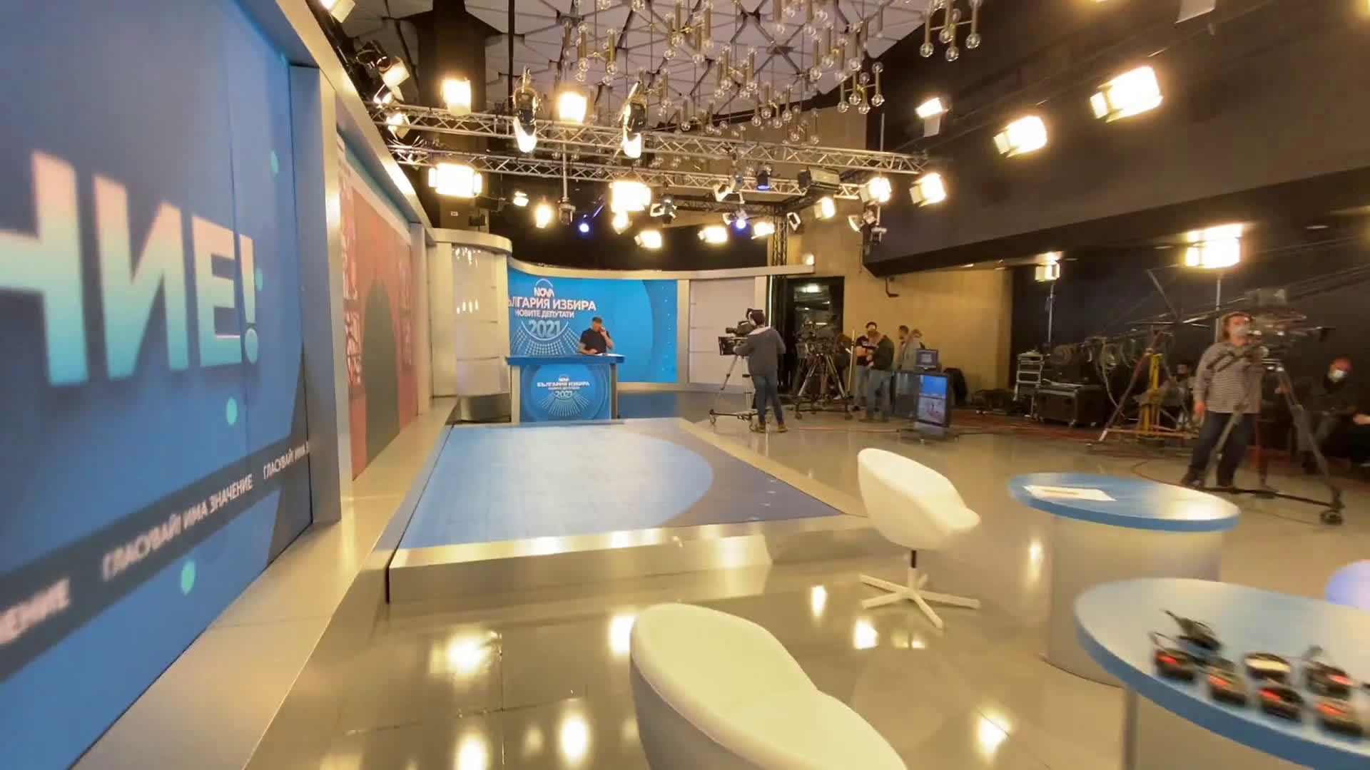 Изборното студио на NOVA - зад кадър
