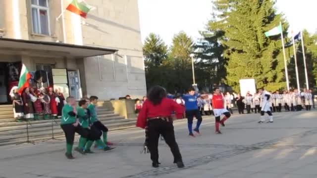 Уникален поздрав за Лазаровден и Цветница!