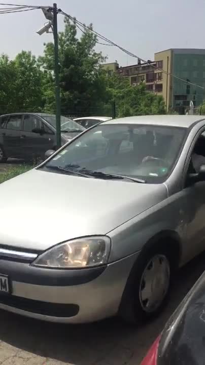 Частен паркинг загради улица