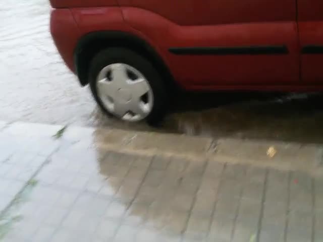 Ураганен дъжд и силна градушка в гр. Панагюрище