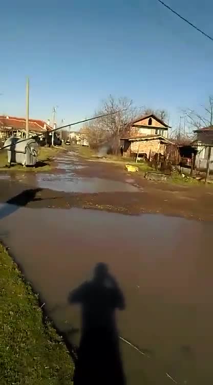 Запълниха рибарника на улицата, от който ловях риба