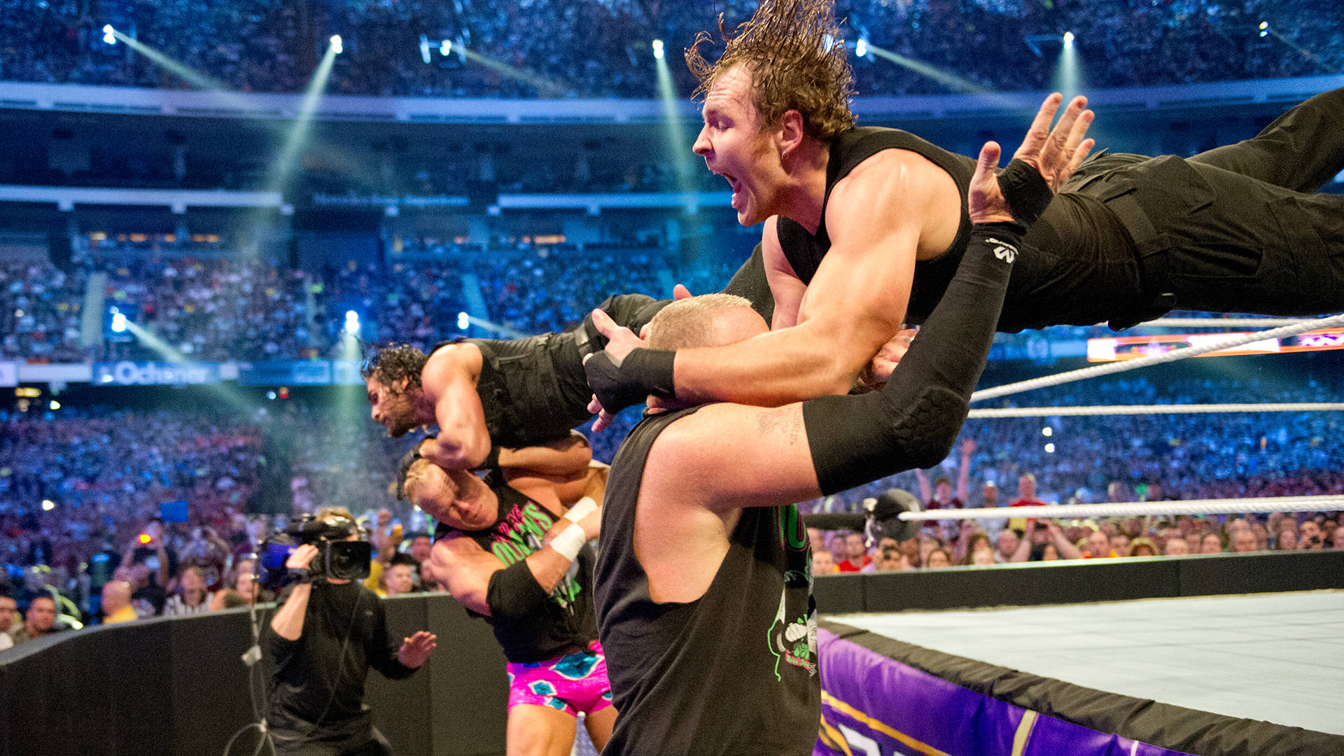 12 самоубийствени хвърляния на двойки: WWE Fury, April 23, 2017