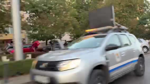 Кола излетя от пътя и се заби в пешеходна част при „Орлов мост” в София