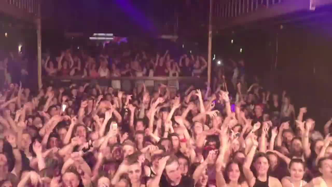 Dj си прави яка шега с феновете си