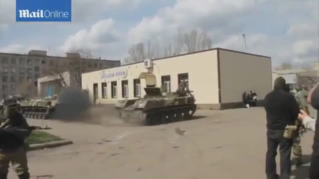 Лудият танкист в действие ..