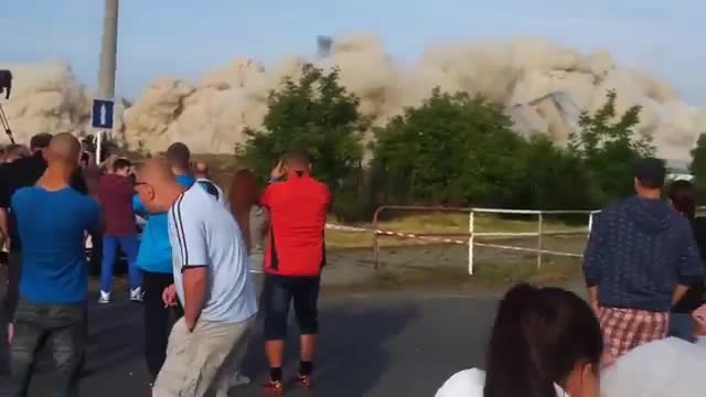 Близо до смъртта - Двойка за малко да бъде убита от летящ камък