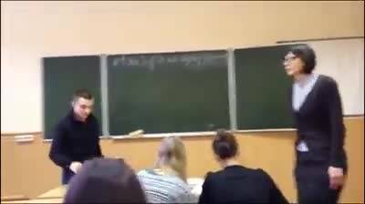 Вижте какво се случва в училищата в Русия с гаменчетата , които се осмеляват да посегнат на учител