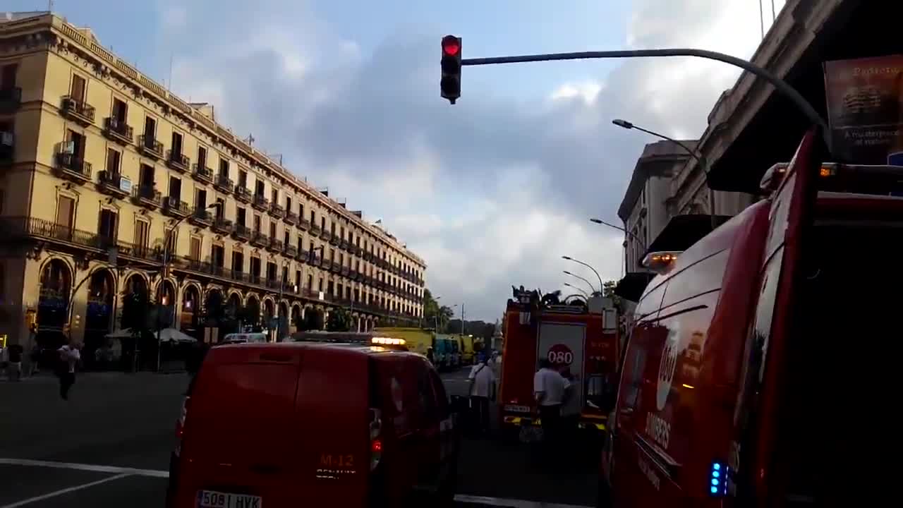 Десетки ранени при влакова катастрофа в Барселона