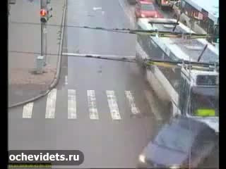 Този има доста бързи рефлекси! Смях ! 