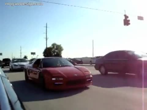 Мадама с Honda Nsx си прави кефа 