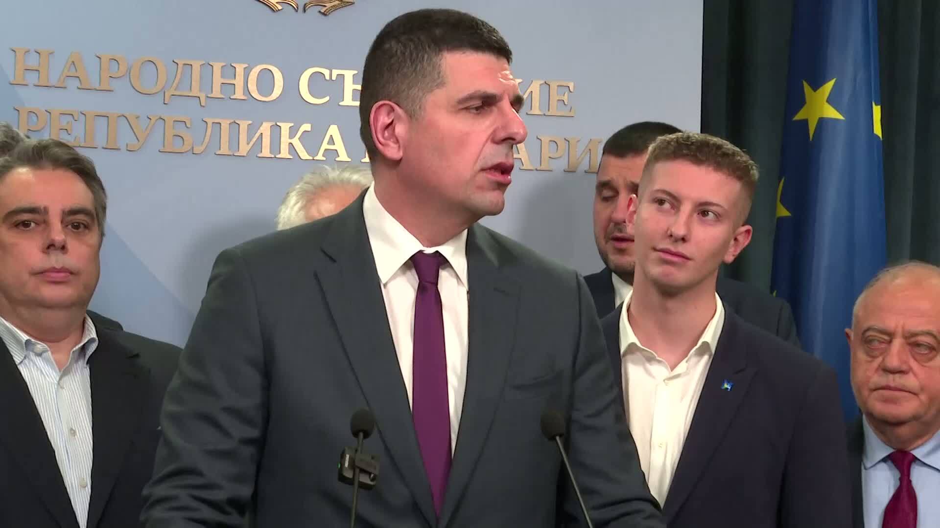 "Очакваме да отидем на избори максимално бързо": ПП-ДБ внесе вот на недоверие към кабинета