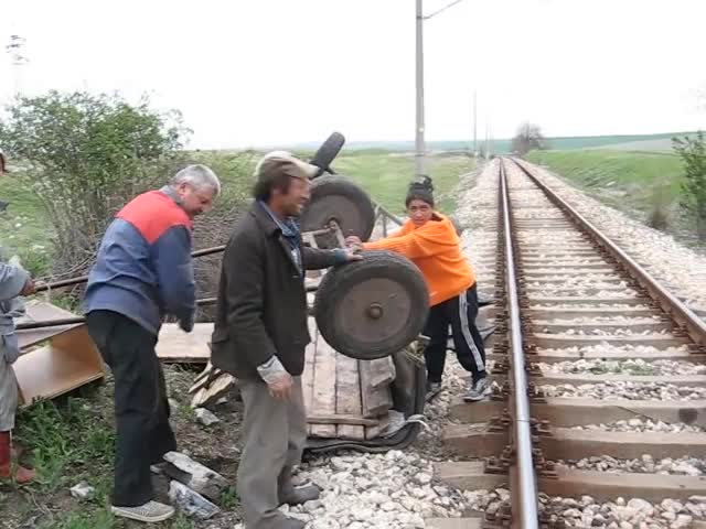 Цигани спират влак (100%смях)