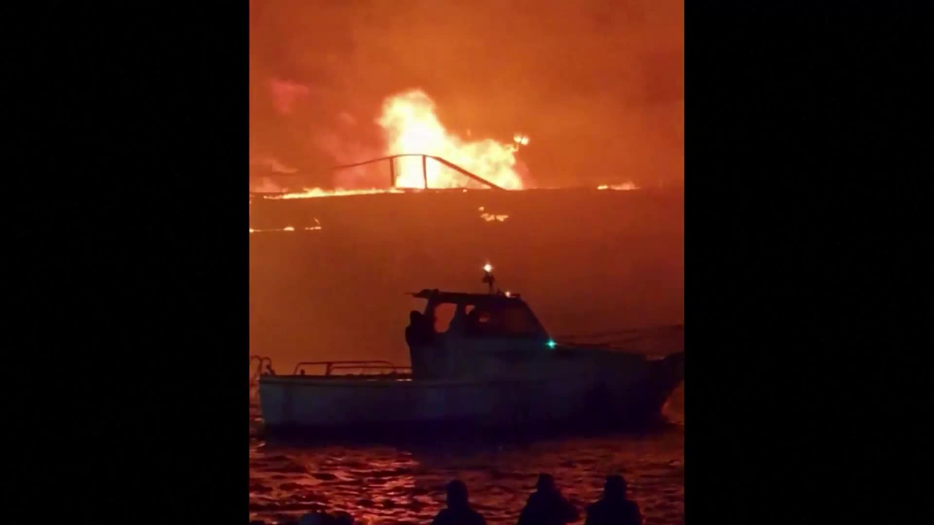 Пожар на яхтено пристанище в Италия, щетите са за милиони (ВИДЕО)