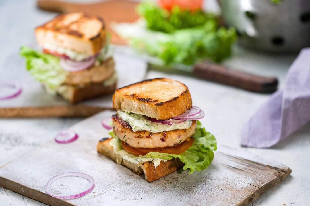Сандвич с пуешки бургер | Бон Апети | 24Kitchen Bulgaria