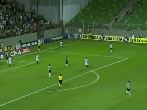 02.06 Роналдиньо за малко да вкара директно от корнер !