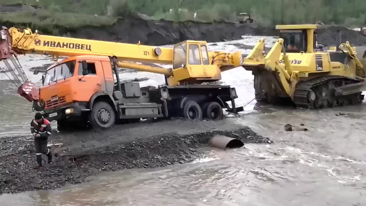 Руските пътища на север са меко казано непроходими!