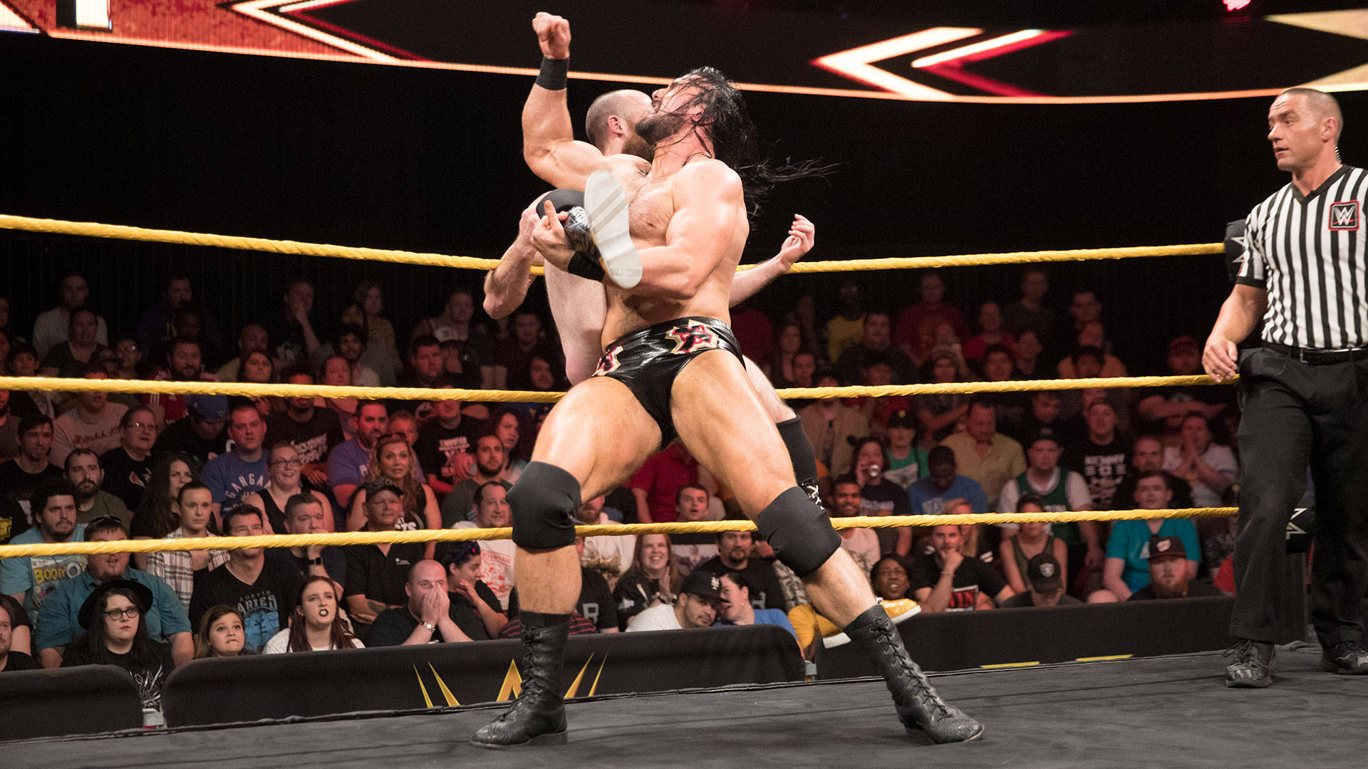 Дрю Макинтайър vs. Они Лоркан: WWE NXT, 12 Април 2017