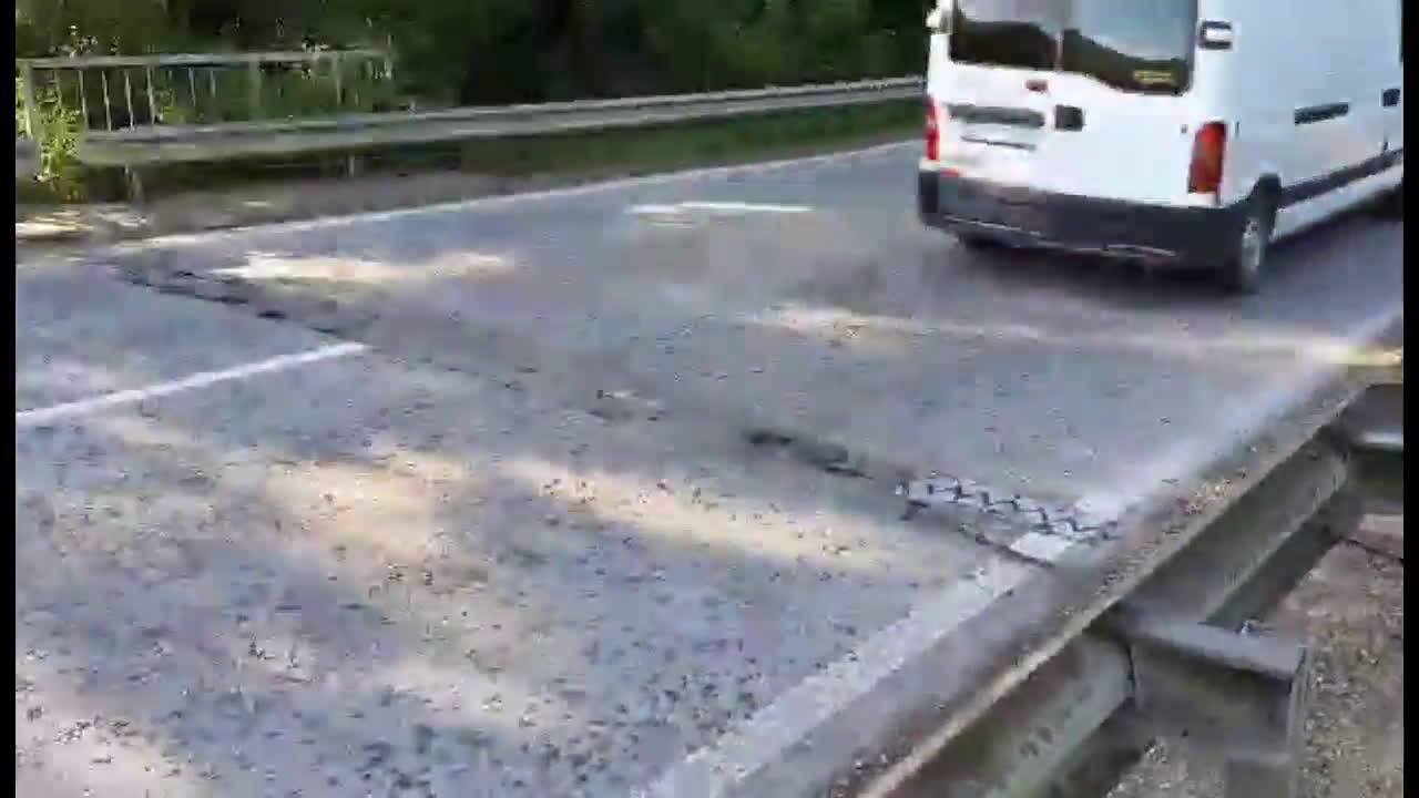 Разбит главен път