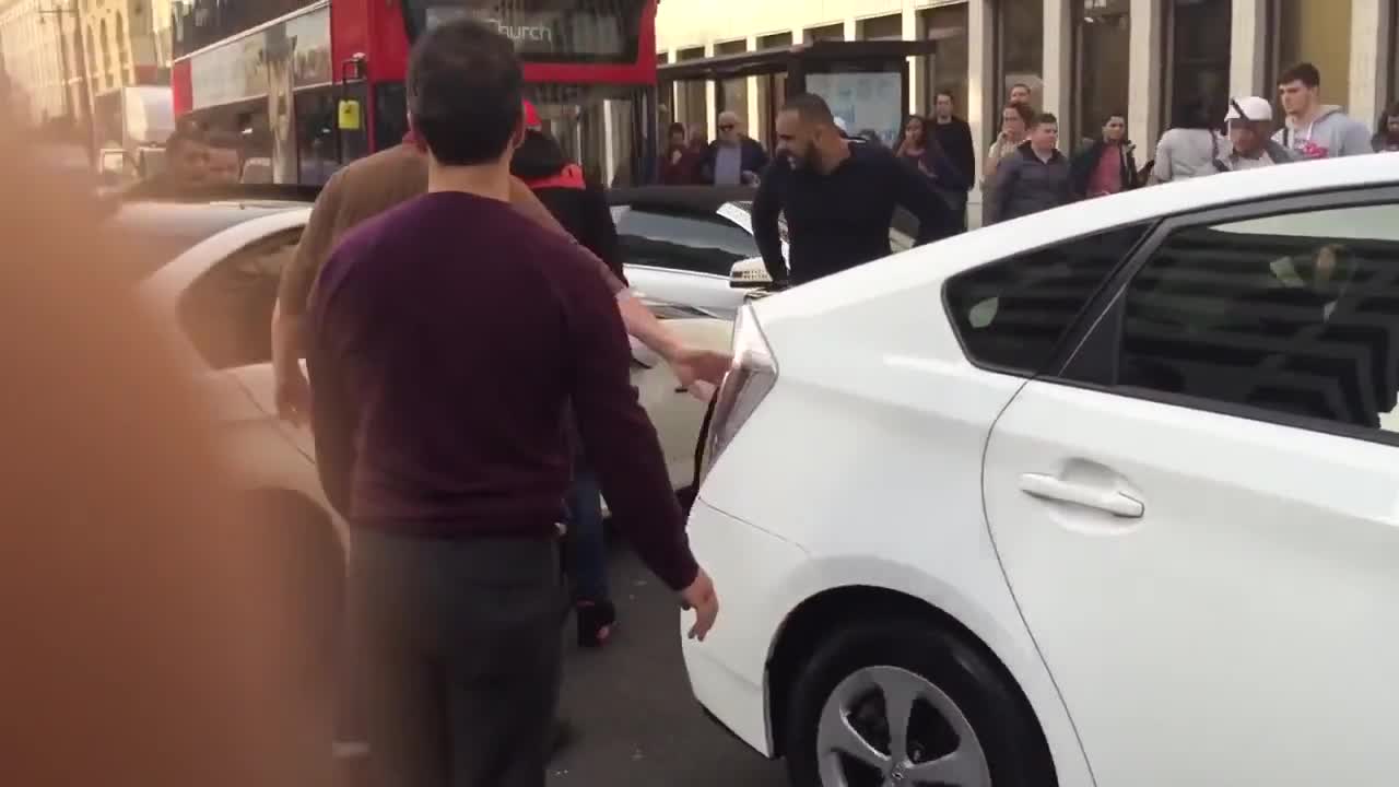 Вижте Агресивен - водача на Bmw в Лондон !!