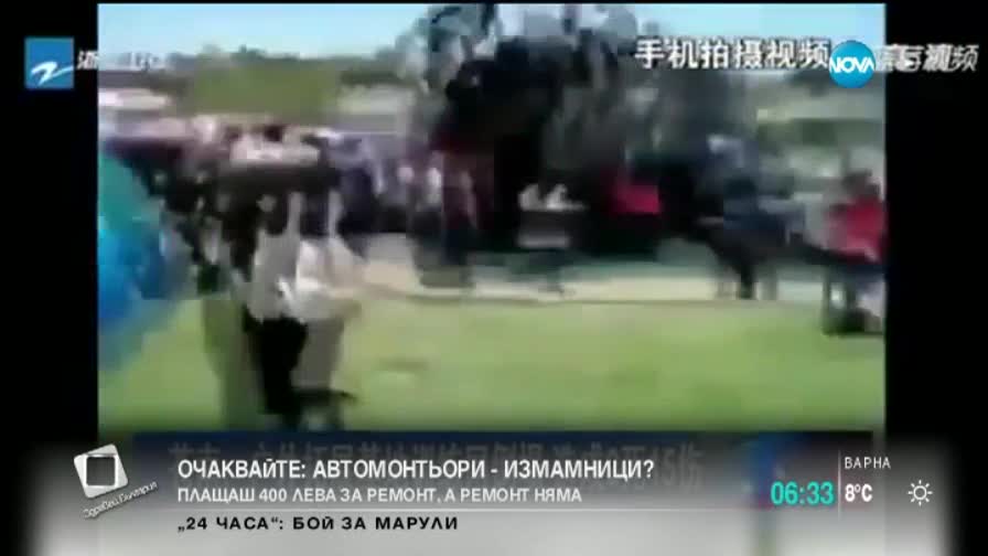 Човешка кула рухна и взе жертви