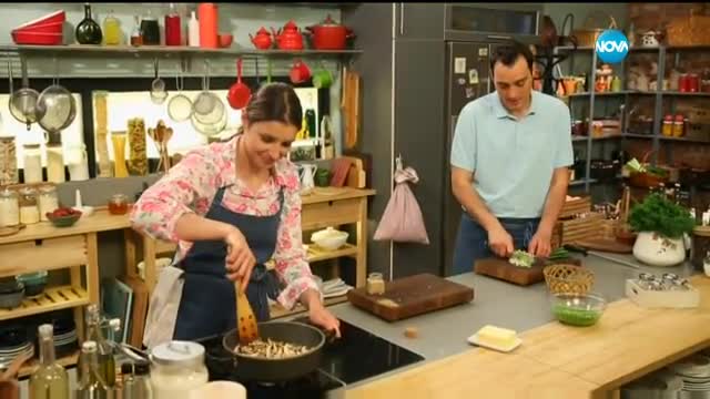 Пуешки скалопини с грах и пресен лук - Бон апети 12.05.2016