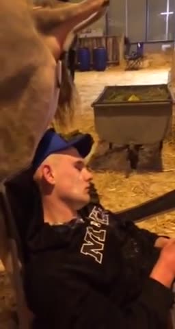 Най-бруталната гавра с пиян приятел!