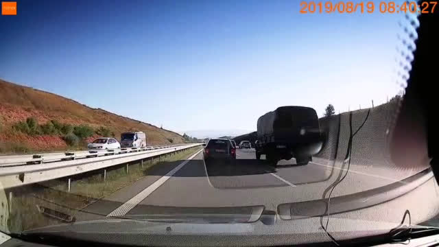 Да пази Господ спрелите на аварийното платно!