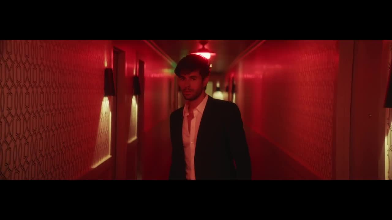 Enrique Iglesias - El Bano ft. Bad Bunny, 2018 + Превод