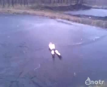 Руснак Скача В Ледено Езеро