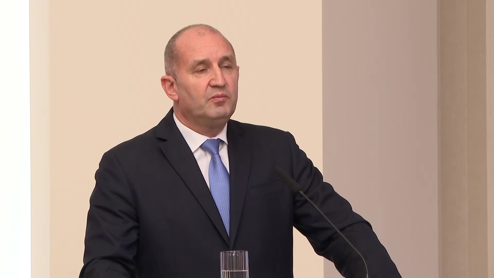 Радев: Инсинуациите, че президентът саботира модернизацията на Българската армия, са силно некоректн