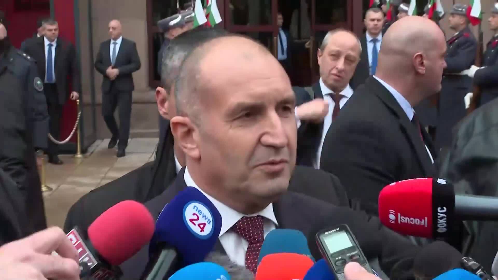 Радев след напускането на Президентството: Не могат да спрат вълната, много сме и сме заедно