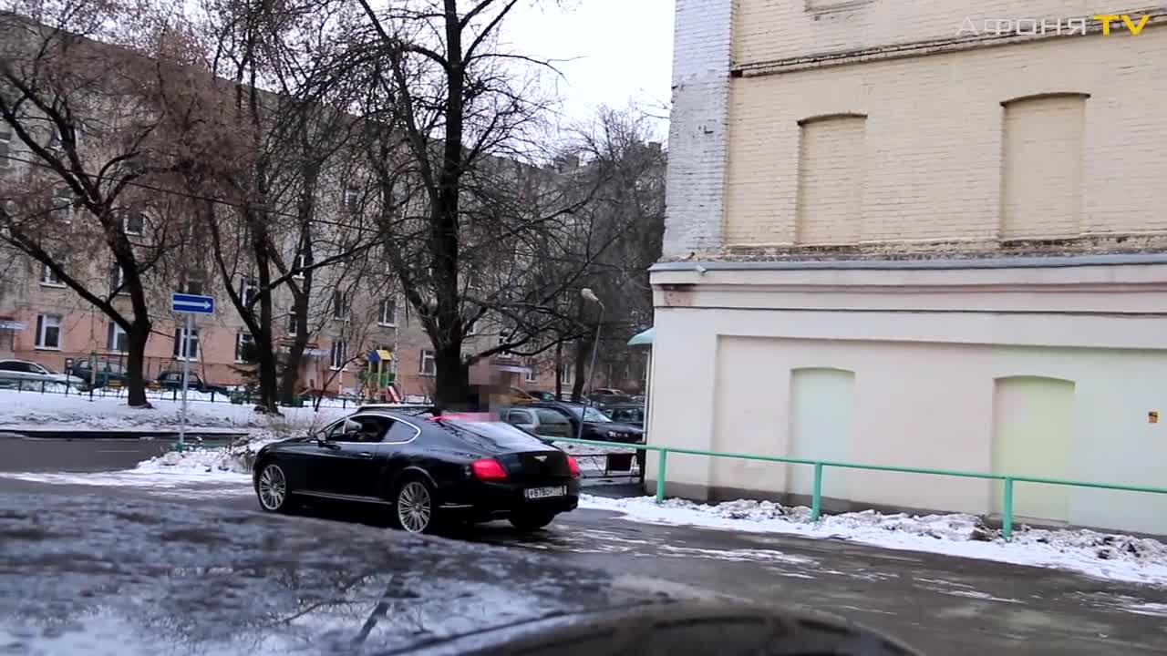 Жените в пълния им блясък! Недостъпни и сериозни, скромни и праведни… докато не видят Bentley!