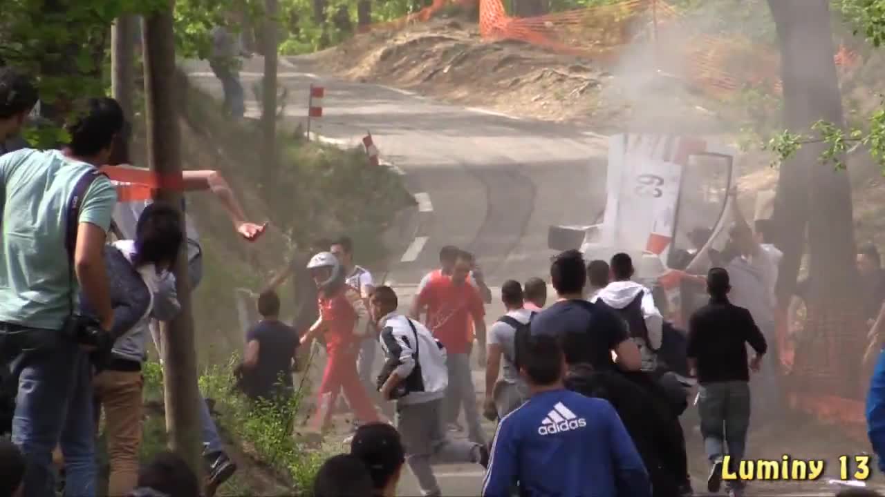 Щастливи рали пилот и навигатор се измъкват живи след жесток удар в дърво!