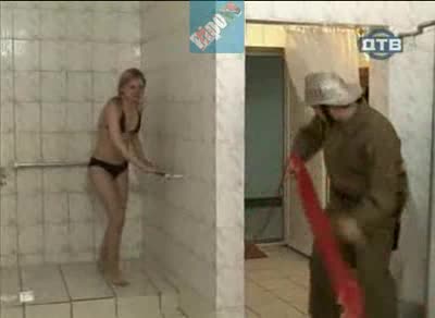 Голи И Смешни - Душ Пълен С Изненади