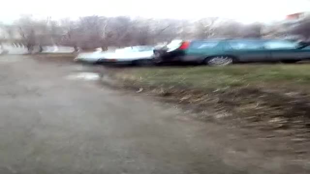 Паркиране на зелена площ.
