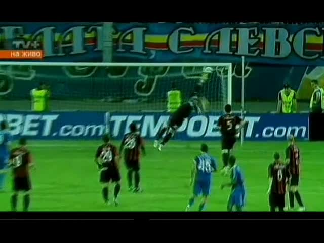Владо Гаджев с уникaлен гол! Левски - Спартак Търнава (2:1) [28.7.2011]