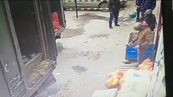 Ето кога една диня може да бъде опасна за човек , смях