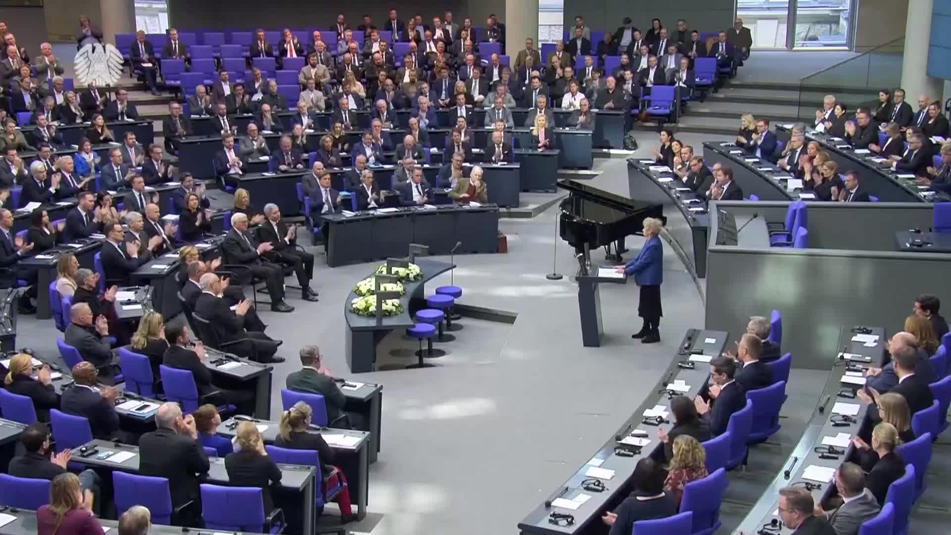 "Нека споменът доведе до отговорност": Оцеляла от "Аушвиц" с реч пред Бундестага
