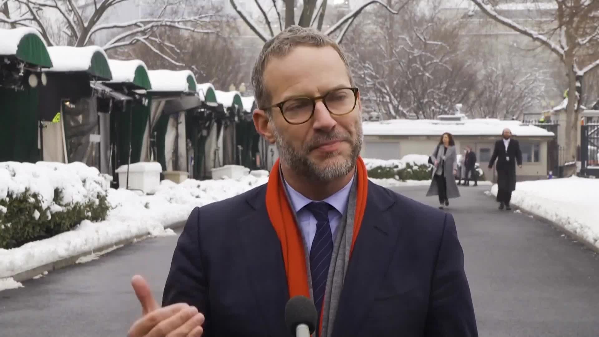 Белият дом: Американец е сред трима освободени от Беларус затворници (ВИДЕО)
