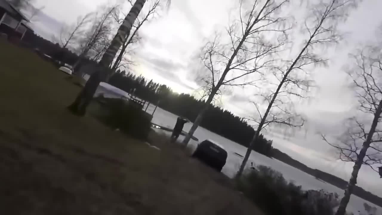 Ето един пример как никога да не забравяте да си пуснете ръчната спирачка.