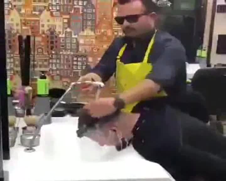 Много смях !!! Фризьорски Салон Удряй Братко