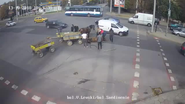 Каруца и кола се удариха в Хасково