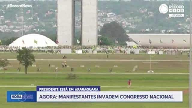 Привърженици на Болсонаро нахлуха в бразилския парламент (ВИДЕО)