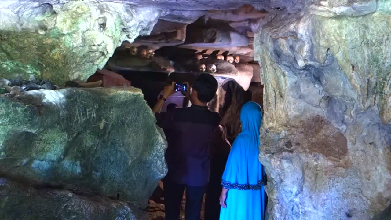 Селфита с черепи и кости ("Без багаж" еп.32 трейлър)