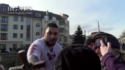 21-годишен спаси Богоявленския кръст в Дупница