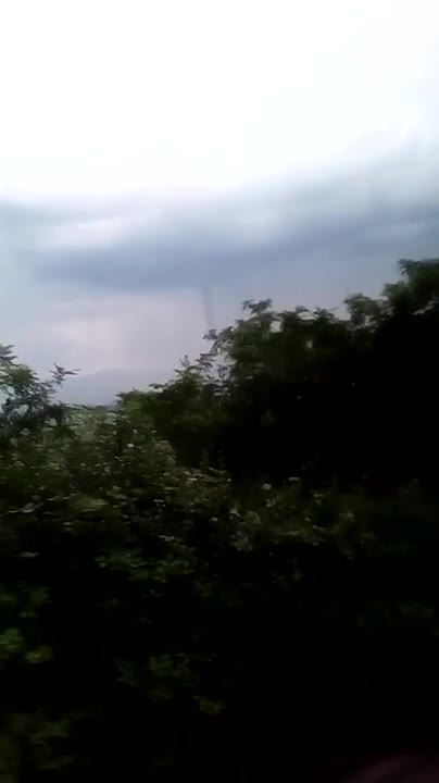 Торнадо мина през Казанлъшко